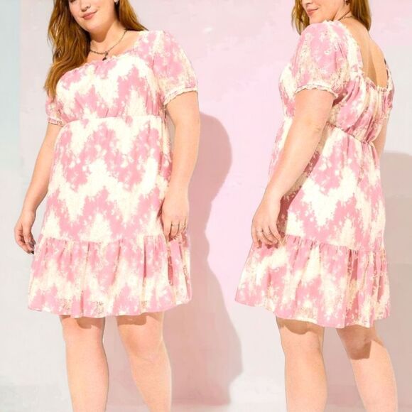 TORRID Foxglove Pink Mini two toned, lace floral, tierd babydoll dress. 1X - Picture 2 of 16